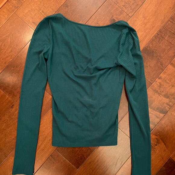 Aritzia Wilfred - Long V-Neck Knit - XXS Emerald Green, Faux Pearl Buttons - Picture 2 of 5
